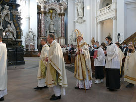 Diakonenweihe im Fuldaer Dom (Foto: Karl-Franz Thiede)